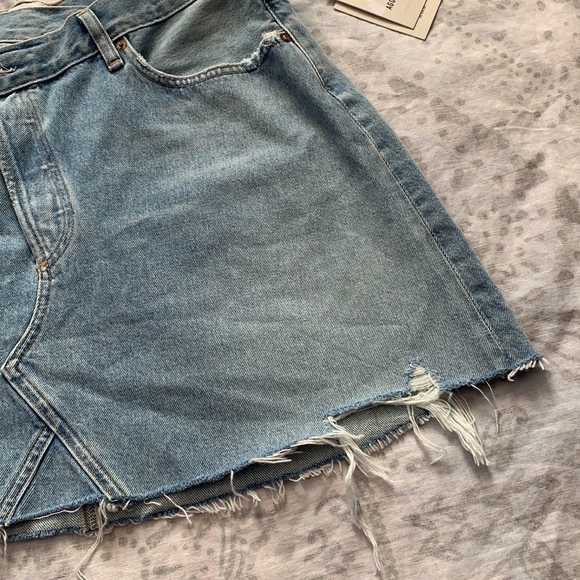 NWT AGOLDE Criss Cross Symbol Jean Denim Skirt Distressed Light Blue Wash Sz 31 - Picture 4 of 13